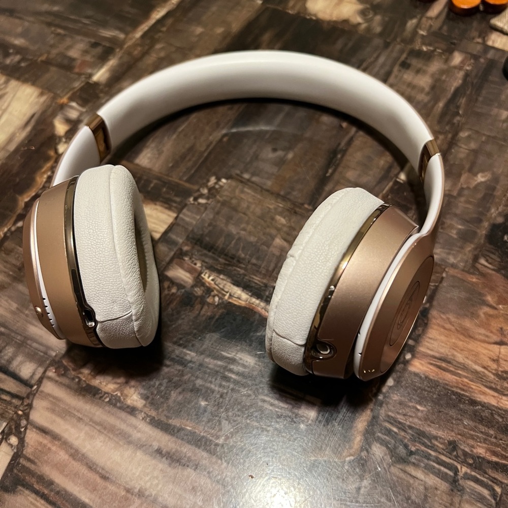 rose gold beats solo 3 wireless